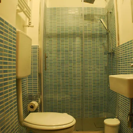 Albergoteatro * لا سبيتسْيا